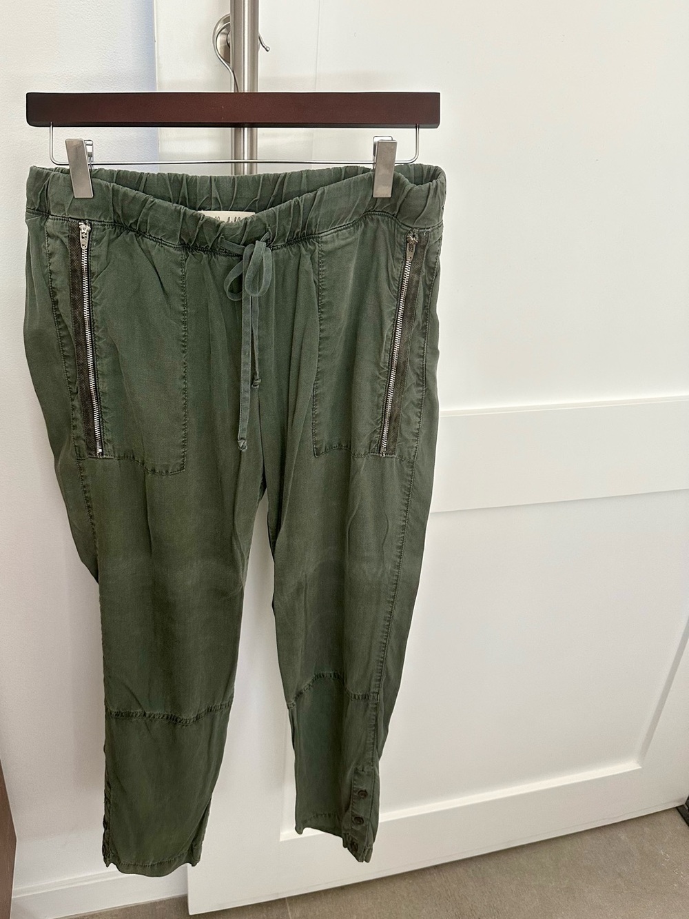 Bella Dahl Green Drawstring Pull-On Utility Pants